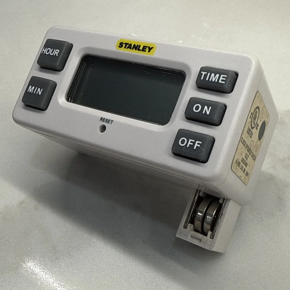 White STANLEY TimerMax DigiSlim Digital Display Daily/Timer Outlet Plug - Tested
